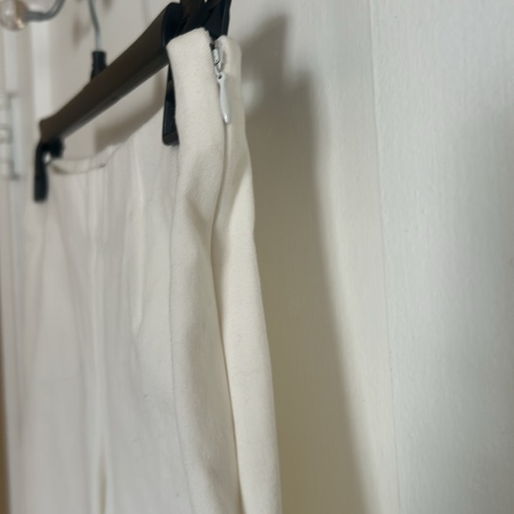 Alfani stretch Bermuda shorts. White. Size 2 - Picture 2 of 4